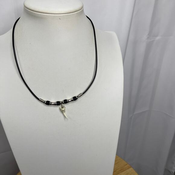 Shark tooth necklace choker black cord silver tone beach vacation boho bohemian - Picture 1 of 8